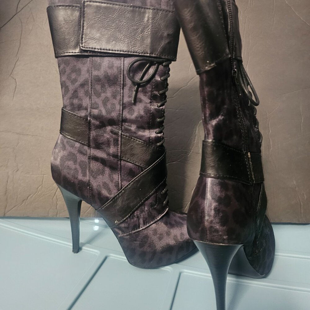 Boots - Picture 2 of 3